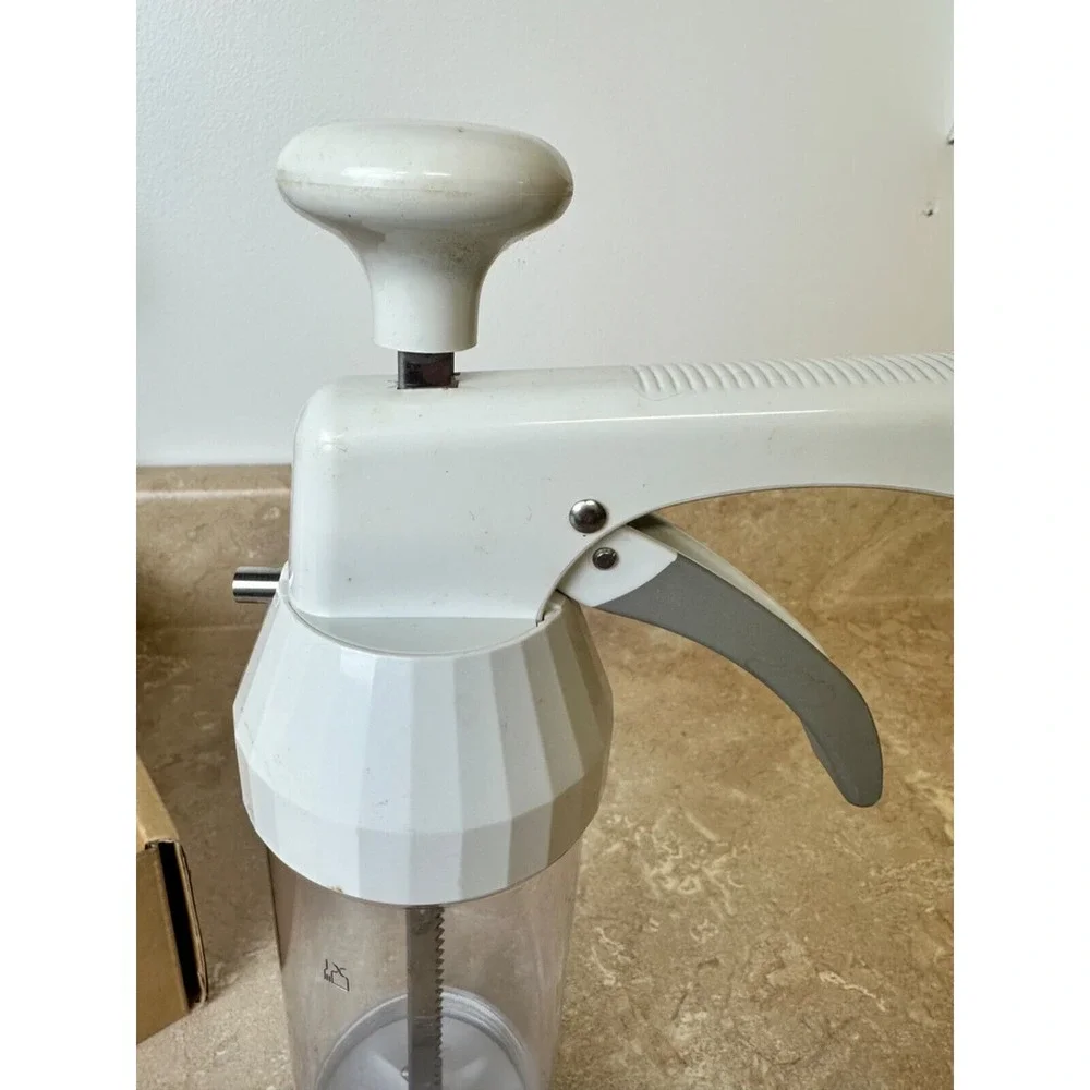 The Pampered Chef Cookie Press in Box w/ 15 Cookie Discs‎